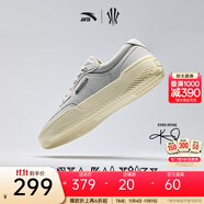 安踏（ANTA）【凱里·歐文同款】HELA TRIBE丨踹步鞋潮流板鞋籃球文化鞋男女 淺灰-3 (男女同款) 41 (男8碼)