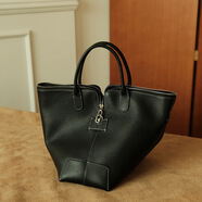 塔馳密司（touchmiss）2025年新款女包輕奢時(shí)尚感真皮頭層牛皮小眾蝙蝠包 黑 現貨 (可以斜挎)