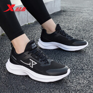 特步（XTEP）男鞋冬季運動鞋2025新款透氣休閑網(wǎng)鞋老爹鞋軟底旅游跑步鞋子男士 黑白色0088 44