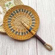 越南手工蒲扇草編編織手搖扇子納涼海草夏日夏天復古彩色裝飾 精編海草扇子(米黃藍色)39*25