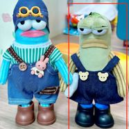 詩迦努泡泡瑪特比奇堡酷酷魚娃衣呆呆丑魚打工掛件玩偶 鼠扣牛仔抱嬰袋褲+黑色雨靴【不 適用于_於比奇堡居民掛件