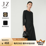 玖姿（JUZUI）圓領(lǐng)長(zhǎng)袖連衣裙女裝春款設(shè)計(jì)感肌理顯瘦通勤小黑裙 素黑 L