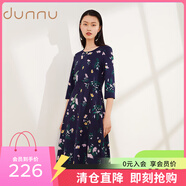 敦奴春季商場(chǎng)同款時(shí)尚印花修身圓領(lǐng)高腰七分袖連衣裙 藏藍(lán) S