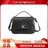 Calvin Klein【七夕禮物】時(shí)尚簡(jiǎn)約金屬LOGO可卸肩帶翻蓋手提單肩斜挎包女款 DH3272-001黑色
