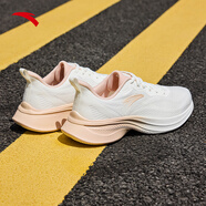 安踏一體飛織輕質(zhì)透氣跑步鞋女夏季軟底運(yùn)動(dòng)鞋舒適慢跑鞋女鞋 象牙白/超凡粉5512-1 38.5 (女)