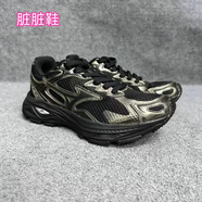 美津濃（MIZUNO）弈奇 男女休閑 覆古緩震網(wǎng)面跑步鞋RACER S 黑/金屬灰D1GH223521 臟臟鞋：瑕 42 270mm