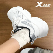 特步（XTEP）跑鞋運動(dòng)鞋秋季新款鞋子輕便休閑鞋學(xué)生減震皮面防水增高跑步鞋女 帆白/銀色 37