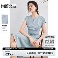 尚都比拉國風鏤空珠扣圓領(lǐng)腰側(cè)收褶裙擺開叉連衣裙女夏季優(yōu)雅通勤緞感裙子