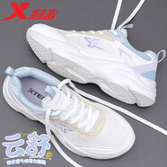 特步女鞋運動(dòng)鞋女跑步鞋2025秋季新款大孔網(wǎng)面休閑中考體測軟底鞋 帆白/淡紫色/夕霧藍 40