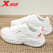 特步男鞋運動(dòng)鞋子男冬季皮面防潑水跑步鞋輕便減震耐磨軟底休閑鞋子男 帆白/橘子醬色 【官方正品】 40