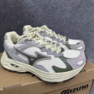 美津濃（MIZUNO）弈奇 男女休閑 覆古緩震網(wǎng)面跑步鞋RACER S 筍色/鴿灰/草綠D1GH223520 瑕疵 38.5 245mm