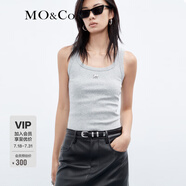MO&Co.背心簡(jiǎn)約U領(lǐng)金屬章仔彈力羅紋肌理針織坦克內(nèi)搭單穿摩安珂 中花灰色-第2批 L 170