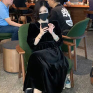 歐洲通用2025春季長(zhǎng)袖V領(lǐng)大尺寸金色天鵝絨底裙修身看起來(lái)時(shí)尚優(yōu) 黑色 S S建議100斤以下