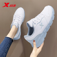 特步（XTEP）女鞋秋冬季運(yùn)動(dòng)鞋女2025新款皮面防水厚底休閑跑鞋軟底跑步鞋子女 新白色/夕霧藍(lán) 皮面防潑 35