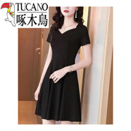 啄木鳥(niǎo)（TUCANO）大碼女裝2026夏季新款時(shí)尚短袖氣質(zhì)收腰V領(lǐng)中長(cháng)款印花雪 色  黑裙 M 建議80-105斤