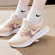 耐克（NIKE）女鞋 2025新款夏季運動(dòng)鞋網(wǎng)面輕便時(shí)尚跑步鞋低幫透氣舒適休閑鞋 粉光掠影-107 RUN SWIFT 3 36