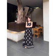 落跑姐妹韓風(fēng)圖騰吊帶連衣裙長(cháng)短款飄逸度假dress 黑色連衣裙 均碼