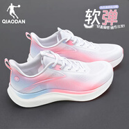 喬丹跑步鞋女鞋2025夏季新款網(wǎng)面透氣跑鞋女輕便減震軟底休閑運動鞋女 喬丹白/閃亮粉 38