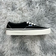 萬斯（VANS）安納海姆V斯ans百搭經(jīng)典帆布情侶休閑男女滑板鞋學(xué)生 Vans-050V黑色 35 標(biāo)準(zhǔn)尺碼