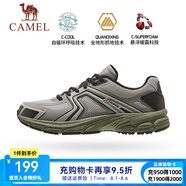 駱駝慢跑鞋男[光躍]透氣緩震抓地復(fù)古運(yùn)動(dòng)慢跑鞋女 K14B097047，淺灰/黑/沉綠 ，男 39