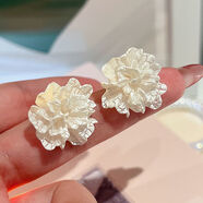 出極老鳳凰 新款2025個性耳釘白色山茶花法式花朵洋氣輕奢氣質耳環(huán)耳 典雅大方/優(yōu)雅時尚定制【白色月