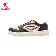 喬丹QIAODAN 女鞋板鞋新款潮流滑板鞋空軍休閑鞋女小白鞋運動(dòng)鞋 海貝粉/黑色 35