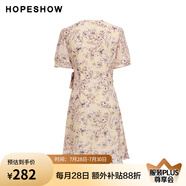 紅袖（hopeshow）夏季女裝花卉印花荷葉邊系帶短袖V領(lǐng)茶歇連衣裙 粉桔花 M