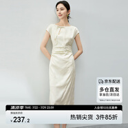 尚都比拉夏季國風(fēng)一字領(lǐng)連肩袖流蘇盤扣新中式修身旗袍裙女 杏色 L 