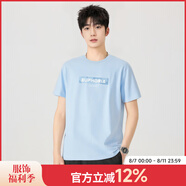 快魚夏季男新款圓領(lǐng)短袖休閑T恤棉感常規(guī)合體簡約寬松顯瘦印花上衣 粉藍色15T1032 2XL