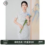 固執(zhí)（OBSTINATE）【特價(jià)】2025夏季高端氣質(zhì)民國風(fēng)淺藍(lán)色碎花蕾絲短袖旗袍裙 淺藍(lán)色 S