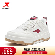 特步（XTEP）【門店同款】裂變板鞋男女同款秋冬新款皮面保暖休閑運動鞋 帆白/深棗紅【女】 40