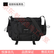 日本斜挎包男潮牌單肩包機能風(fēng)大容量郵差包女運動(dòng)款休閑背包 硅膠標版黑色