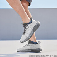 喬丹（QIAODAN）跑步鞋運動(dòng)鞋男鞋2025夏季透氣輕便減震軟底男士跑鞋EM33241819 薄霧灰/鯊魚(yú)灰  39
