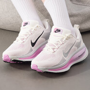 耐克（NIKE）女鞋新款Vomero 18運(yùn)動(dòng)鞋緩震跑鞋輕便透氣低幫跑步鞋 帆白/金屬銀/粉紫/張揚(yáng)粉 36