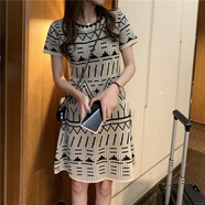 誦齡秋季2025韓版新款可愛小香風(fēng)套頭短袖針織短裙幾何圖案氣質(zhì)連衣裙 杏色 均碼