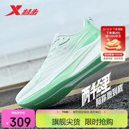 特步【足下青風(fēng)】?jì)汕Ч锶苄徴疠p便耐磨體測運動(dòng)鞋跑步鞋