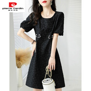 皮爾卡丹白領(lǐng)新2025夏季新款圓領(lǐng)法式氣質(zhì)時(shí)尚提花收腰顯瘦短袖洋氣連衣裙 黑色 S =2碼