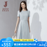 經(jīng)典故事（JANE STORY）2024新款夏季高級(jí)感短袖純色大氣廓形裙子高級(jí)感收腰顯瘦氣質(zhì)長(zhǎng)裙 淺灰藍(lán) 2XL