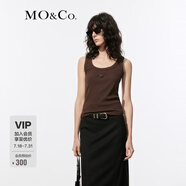 MO&Co.背心簡(jiǎn)約U領(lǐng)金屬章仔彈力羅紋肌理針織坦克內(nèi)搭單穿摩安珂 巧克力色 L 170