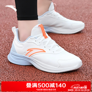 安踏（ANTA）飛揚(yáng)跑鞋男鞋2025夏季中考體測輕便舒適軟底網(wǎng)面透氣運(yùn)動跑步鞋 象牙白/鮮亮橙-7 【皮面防潑水】 42.5 (9碼)