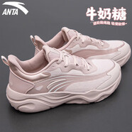 安踏牛奶糖跳繩鞋丨張雨霏同款綜訓(xùn)鞋女輕便減震訓(xùn)練運(yùn)動(dòng)氧慢跑鞋子 藕灰/膚粉色-3 35.5 5(女35.5)