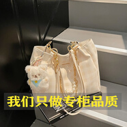 女包2025新款流行百搭格紋大容量珍珠鏈條通勤單肩托特包 白格帶小熊掛件