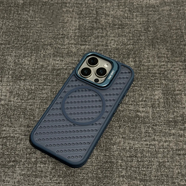 炫炎金屬鏡頭支架蘋(píng)果16promax磁吸手機殼iPhone15Pro鏤空透氣散熱14pm全包防摔ip13防指紋12磨砂16E保 金屬鏡框支架【深海藍-磁吸款】O型鏤空透氣TP4 iPhone 16