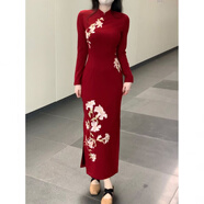 忻縈她來(lái)了復(fù)古館年會(huì)結(jié)婚訂婚新中式連衣裙紅色百合花刺繡改良旗袍 百合花 2XL