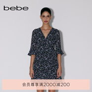 bebe春夏系列女士短款V領(lǐng)荷葉邊收腰印花中袖連衣裙250029 花黑 S