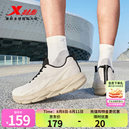 特步男跑鞋2025年春季透氣防滑回彈減震舒適休閑健身訓練運動(dòng)鞋 白沙灰/黑 42