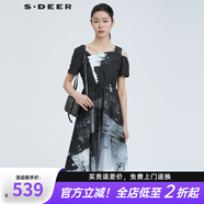 S.DEER圣迪奧女裝連衣裙不規(guī)則領(lǐng)露肩印花收腰短袖連衣裙S22281257 深灰/97 L 170
