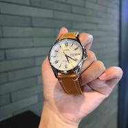 卡西歐（CASIO）男士手表日歷星期雙顯100米防水男生非機械商務(wù)休閑游泳禮物腕表 銀色表盤(pán) 黃色瘋馬皮