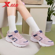 特步跑步鞋學(xué)生運(yùn)動(dòng)鞋秋季透氣網(wǎng)面輕便軟底休閑鞋子正品潮鞋運(yùn)動(dòng)鞋女 粉紅紫 35