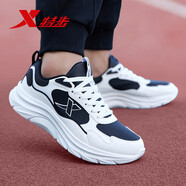 特步 XTEP運(yùn)動鞋子男鞋2025夏季新款跑鞋輕便軟彈跑步鞋皮面防水百搭休閑鞋 白黑（防水皮面） 42